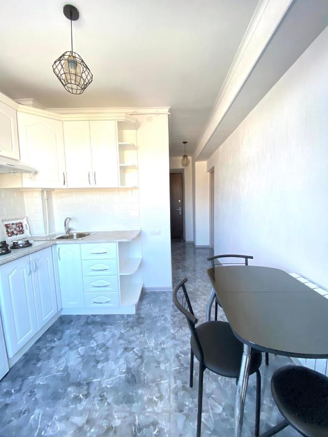 Modern Apartment In The Heart Of Gjoumri Kültér fotó